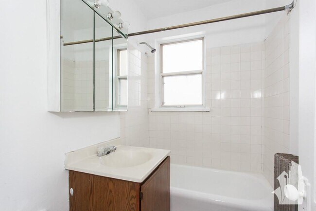 Building Photo - 705 W Belmont Ave