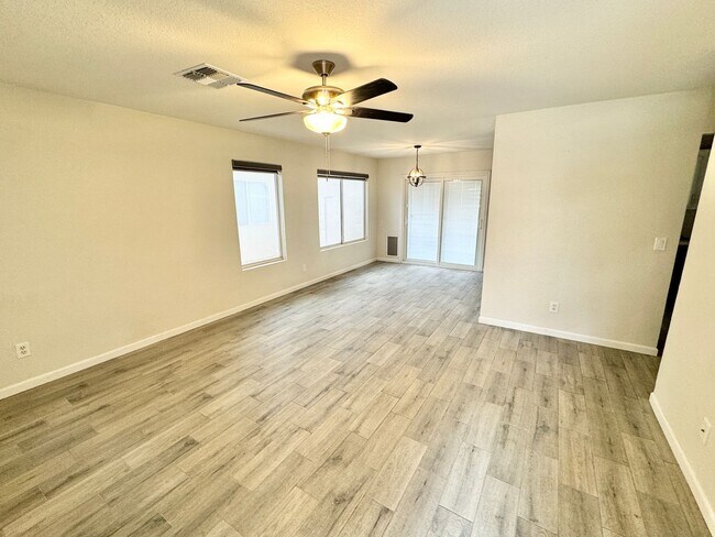 Foto del edificio - Charming 3 bedroom/2 bath single level hom...