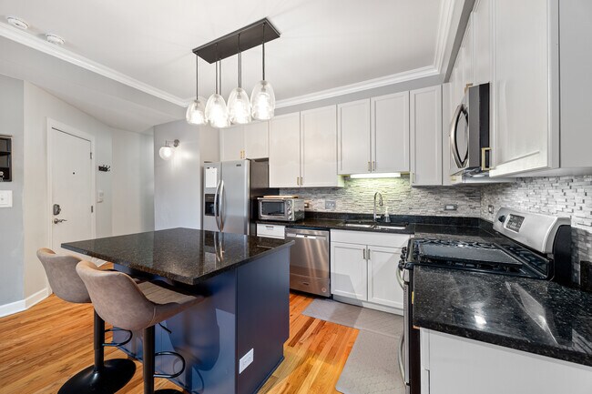 Foto del edificio - 1435 W Addison St
