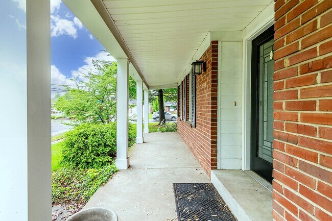 Foto del edificio - 3-Bedroom Home in Lindbergh School District Near Mercy St. Anthonys Hospital – Prime Location!