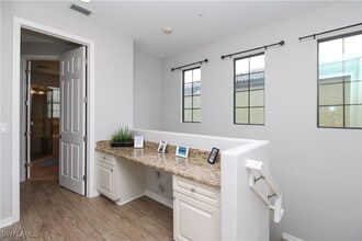 Building Photo - 9025 Alturas St