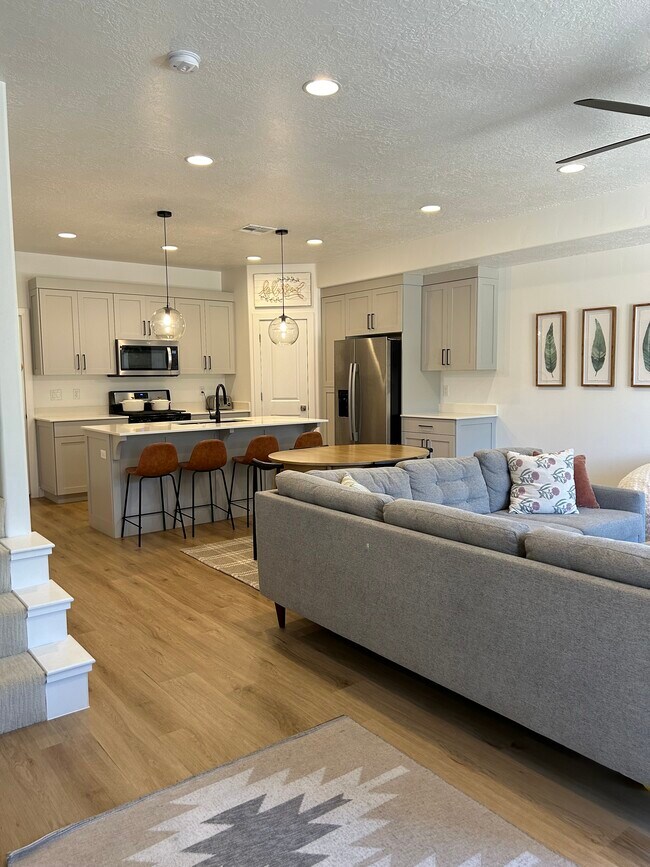 Foto del edificio - 832 S American Beech Ln