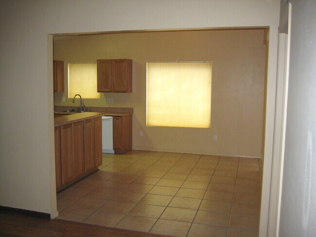 Foto del edificio - Beautiful  4 Bedroom Home