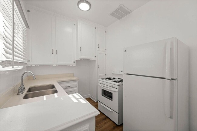 Building Photo - 4172 Leimert Blvd