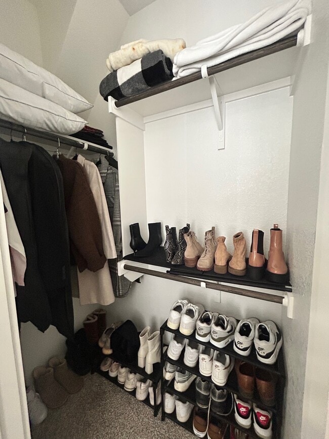 Building Photo - 2113 Western Vw Dr