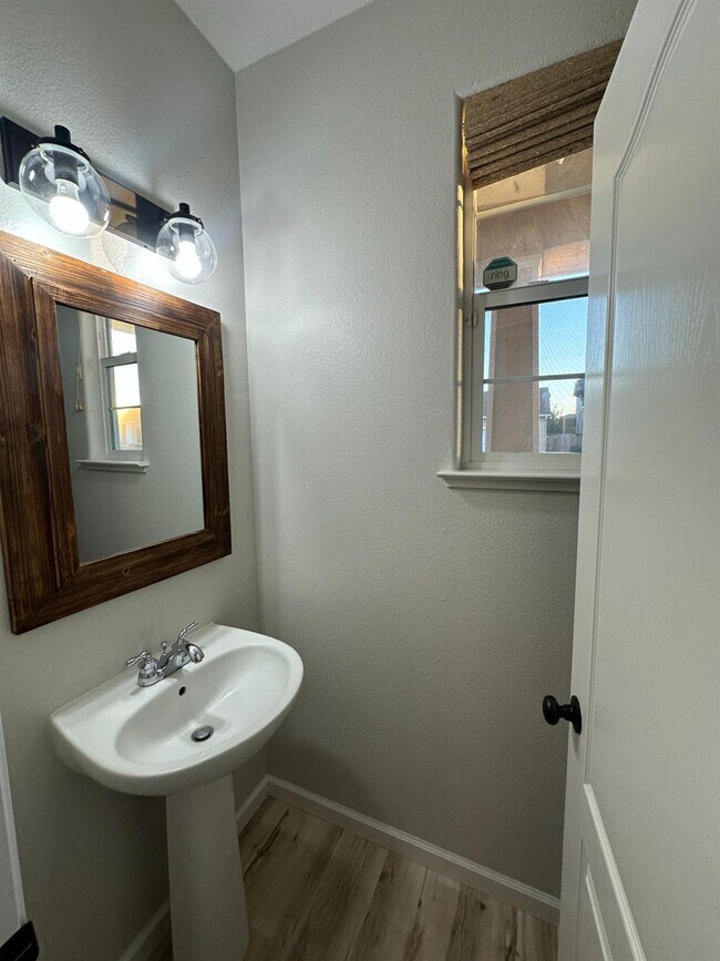 Foto del edificio - 721 W Fontaine Ln