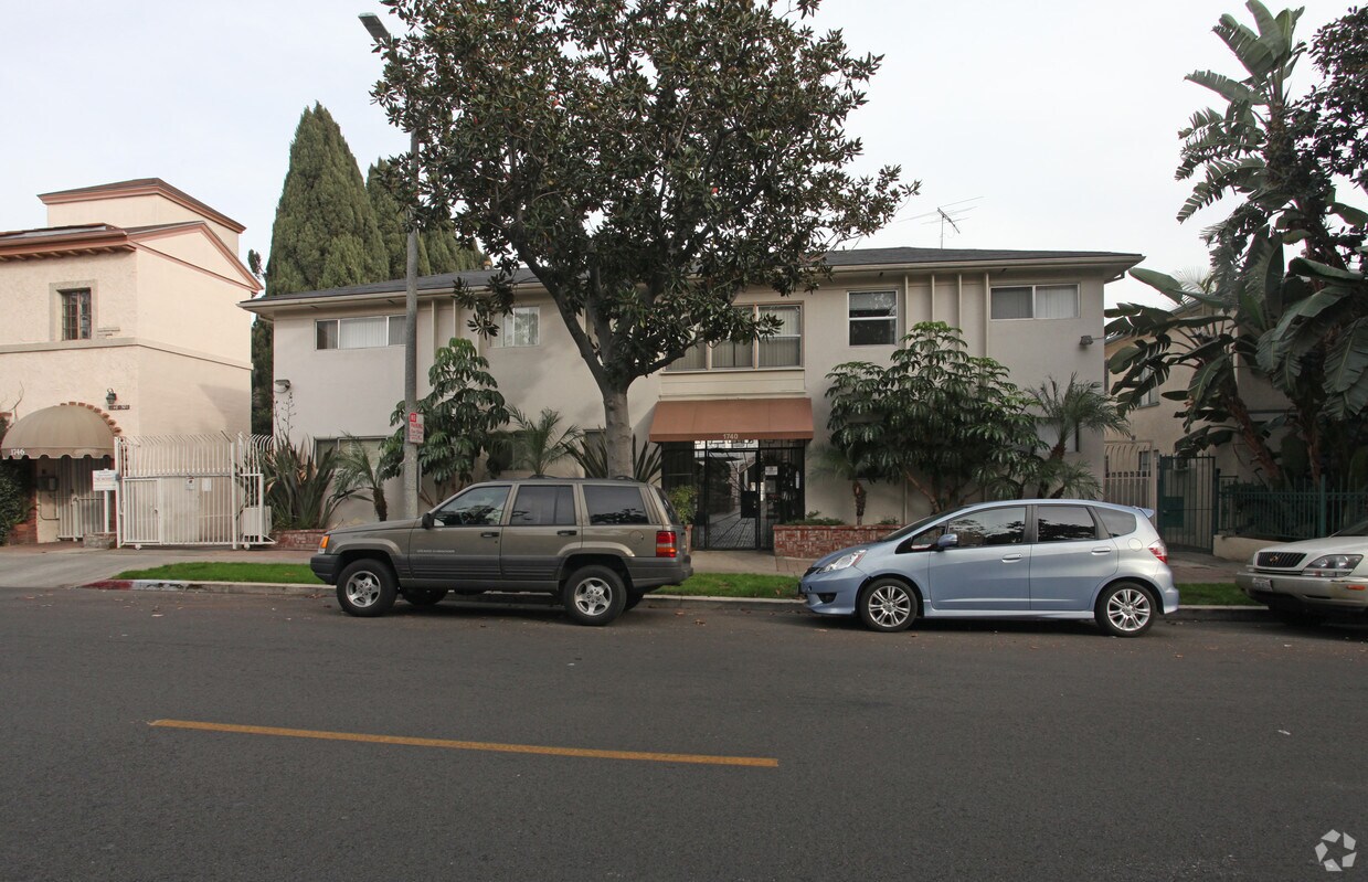 Building Photo - 1740 N Kingsley Dr