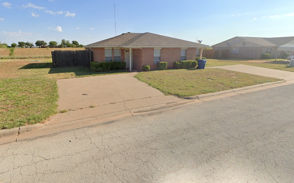 Building Photo - 311 Bluebonnet Dr