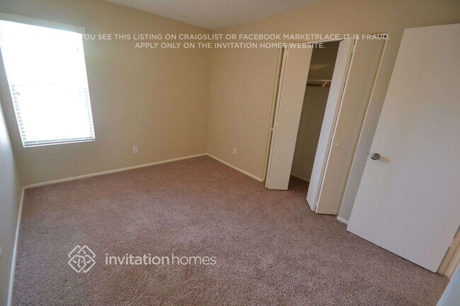 Foto del edificio - 704 N Oracle Cir