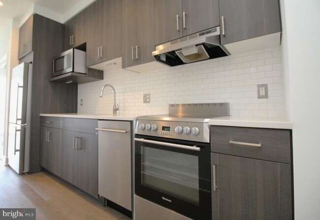 Building Photo - 2550 17th Street NW Unit 509
