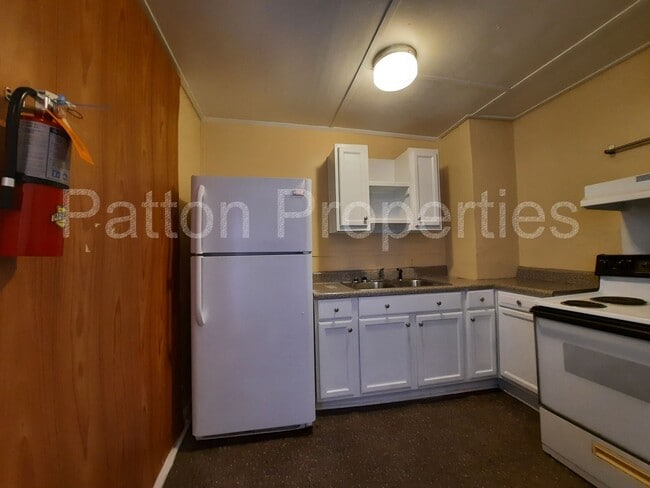 Building Photo - 3202 Colin Kelly Dr