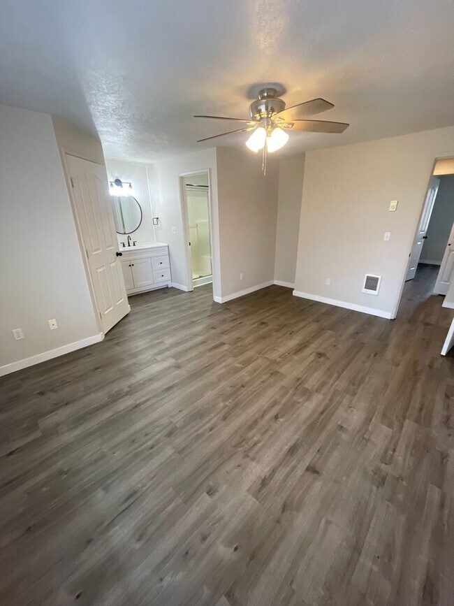 Foto del edificio - **MOVE IN SPECIAL**  Must See Updated 3 Bedroom with Large Yard!