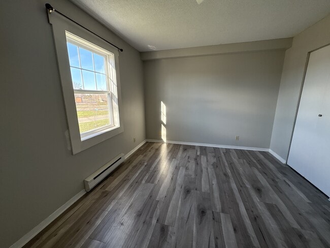 Building Photo - 151 Queen St