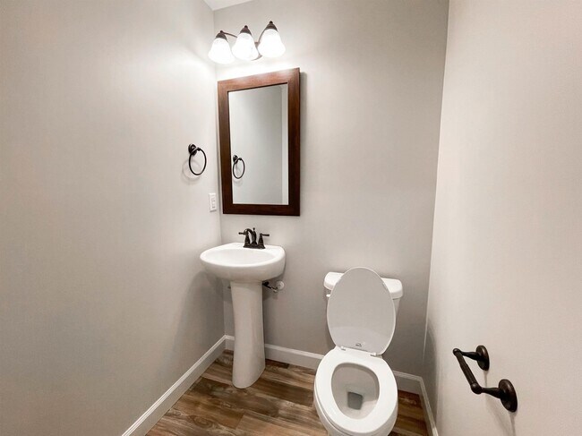 Foto del edificio - 415 Bud Farmer Pl