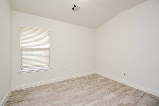 Foto del edificio - 7519 Muley Ln