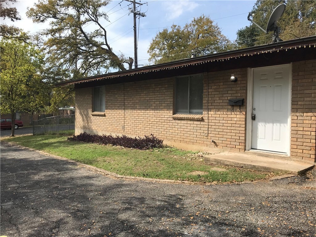 Primary Photo - 1706 Brittany Blvd