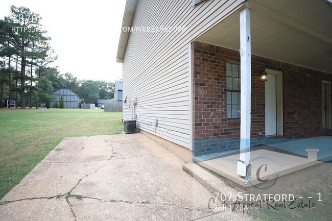 Building Photo - 707 Stratford Dr