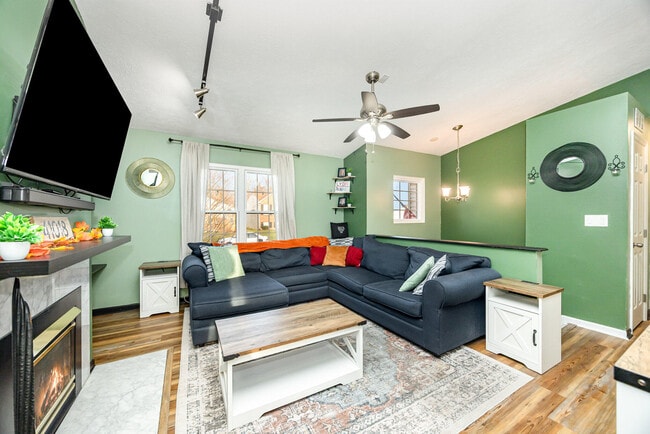 Foto del edificio - 3631 Mitten Dr