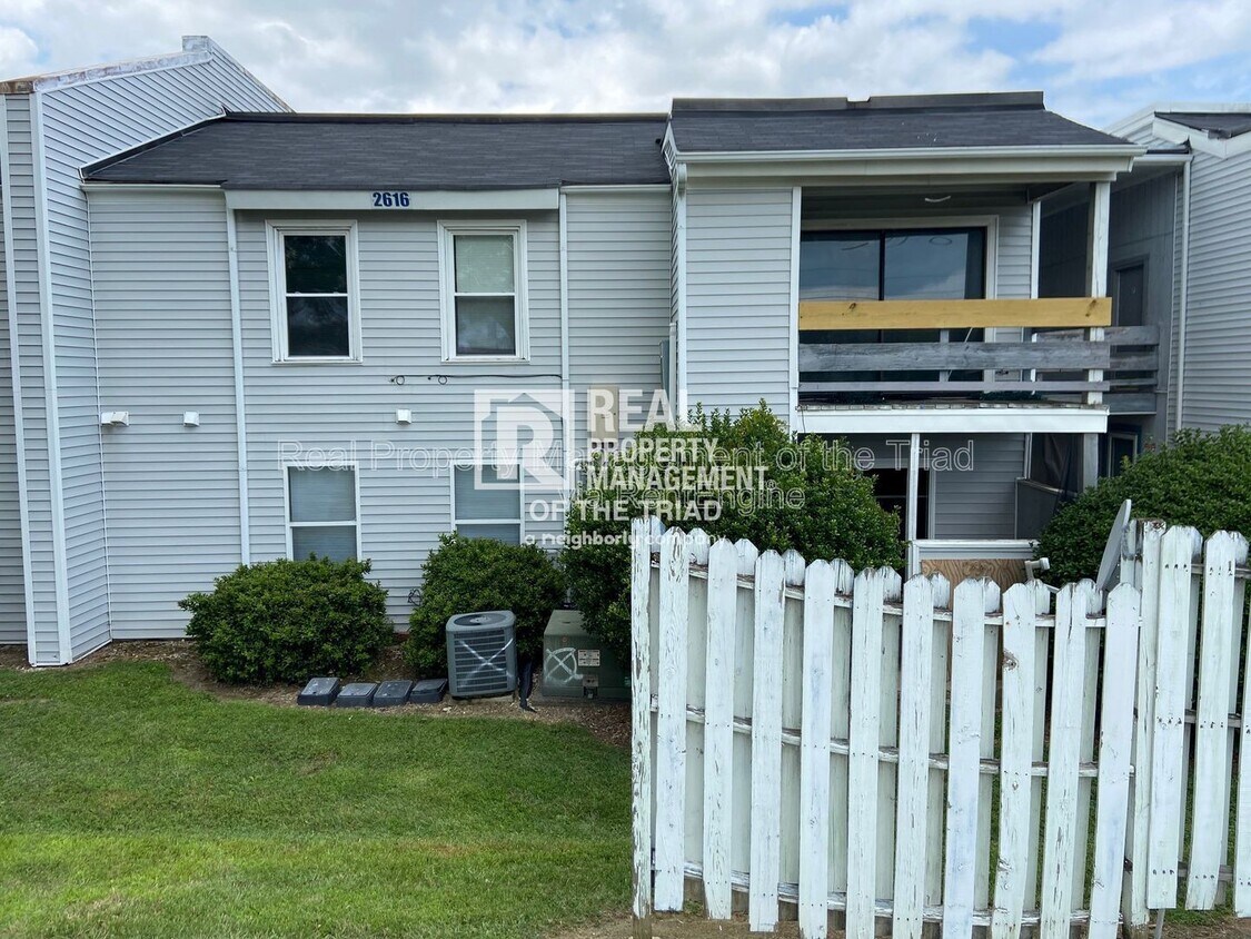 Foto principal - 2616 Randleman Rd