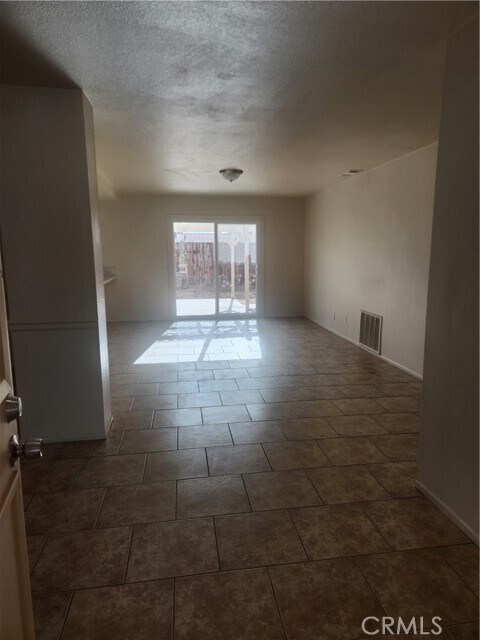 Foto del edificio - 15071 Arlette Dr