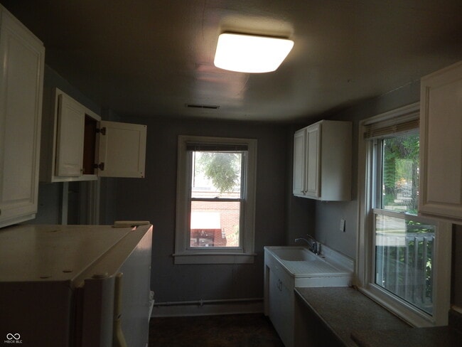 Building Photo - 4843 N College Ave