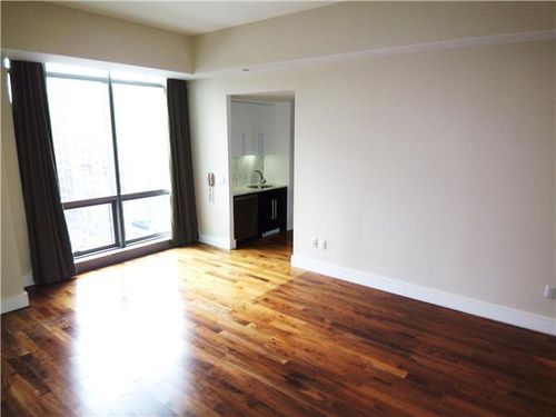 Building Photo - 305 E 79th St