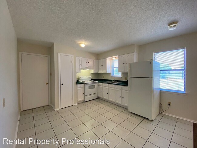 Building Photo - 3 br, 1 bath House - 226 Blue Bonnet