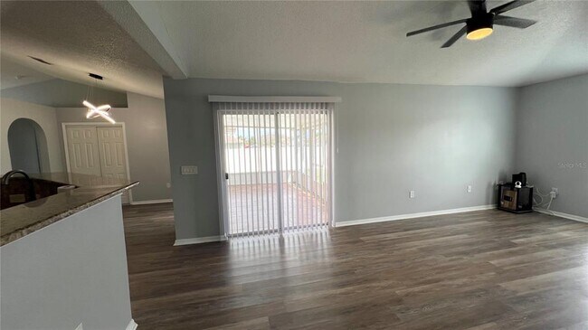 Foto del edificio - 485 Martigues Dr