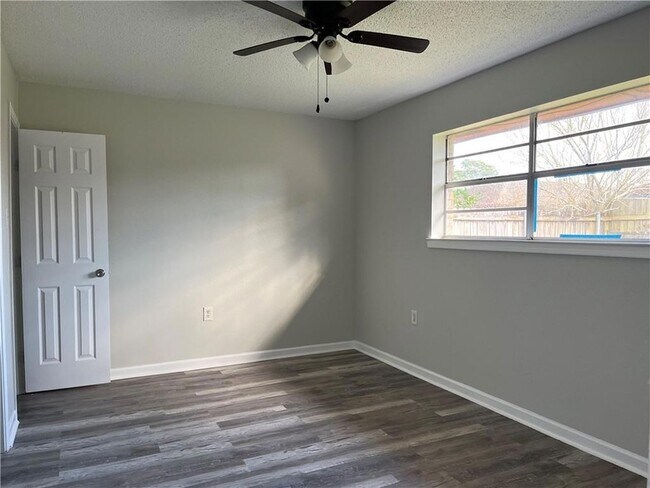 Foto del edificio - 14936 Curran Rd
