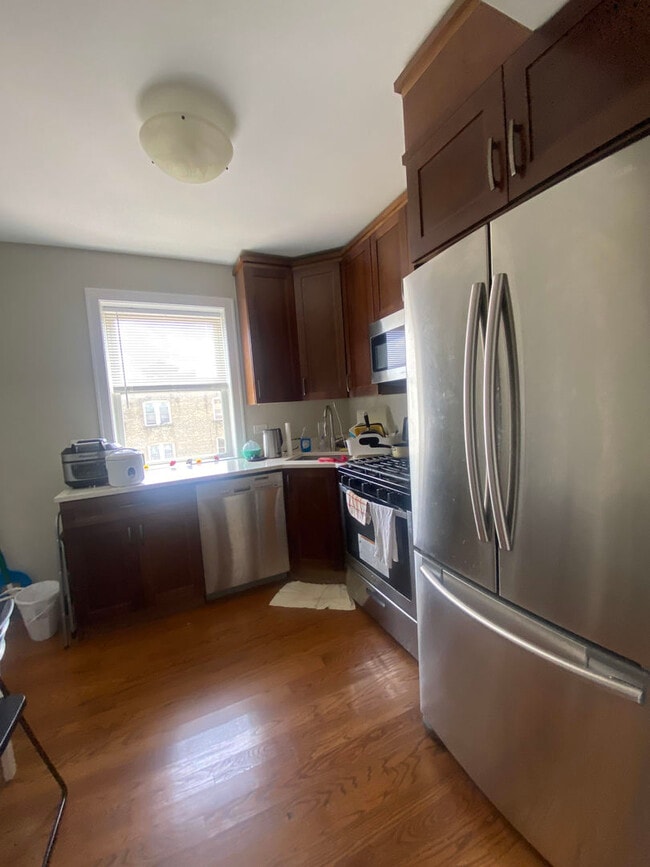 Foto del edificio - 6433 N Albany Ave