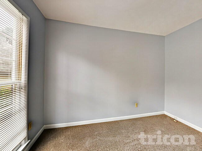 Building Photo - 5044 Rosemeade Ct