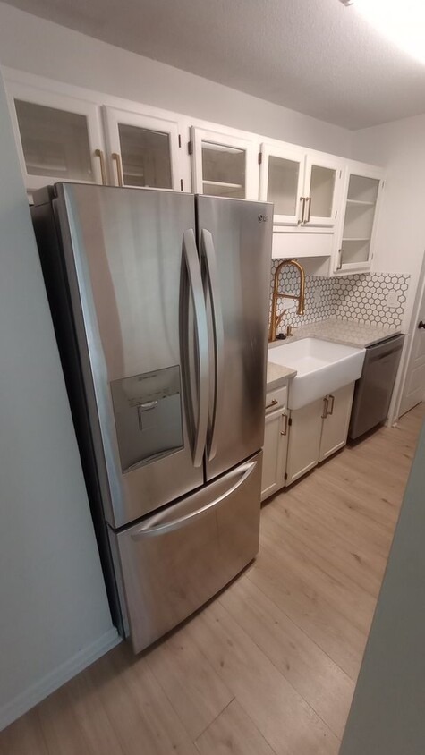 Foto principal - Remodeled 2 bed 2 bath Condo on Campus