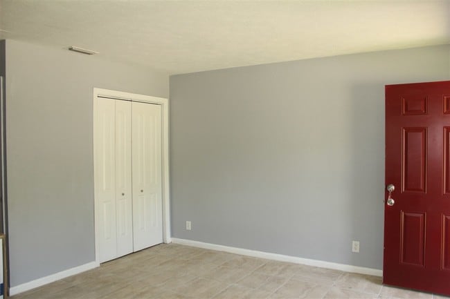 Building Photo - 307 SW Sumatra Ave