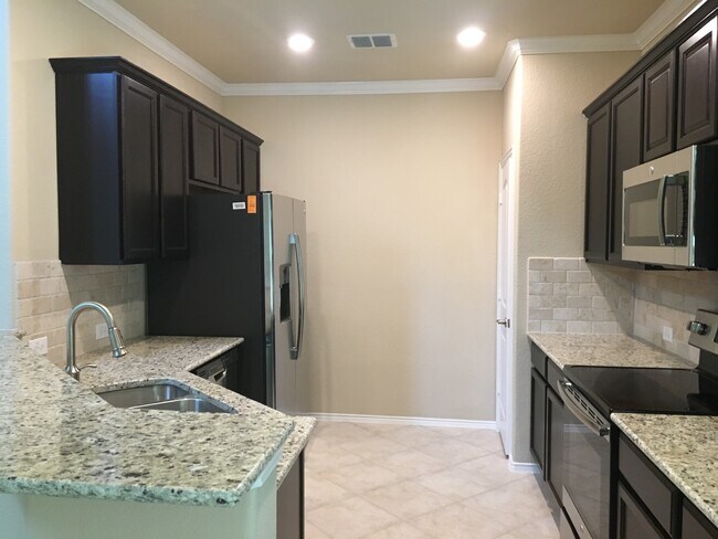 Foto del edificio - House for Lease in Heartland Area!