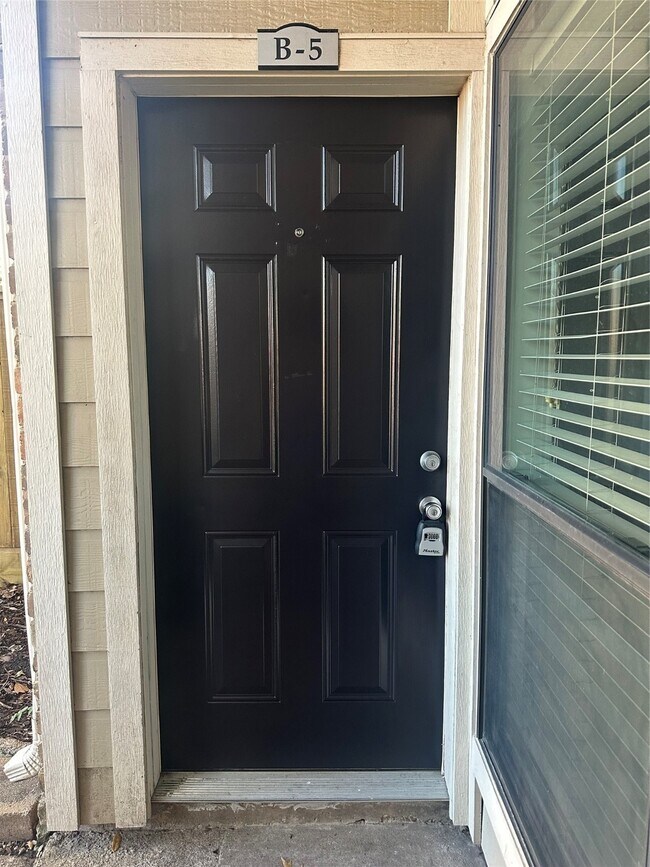 Building Photo - 2001 Bering Dr