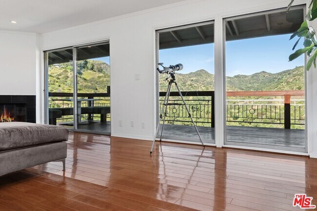 Foto del edificio - 2843 Lambert Dr