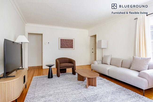 Foto del edificio - 136 S Roxbury Dr