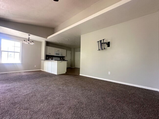 Foto del edificio - 3 Bed 1 Bath home in heart of Provo!