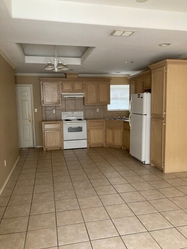 Foto del edificio - 2408 Moonlight Ln