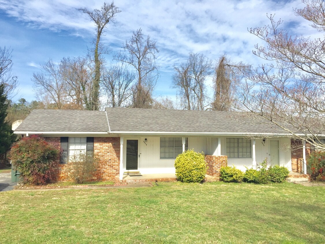 Great front yard - 963 Brynwood Dr