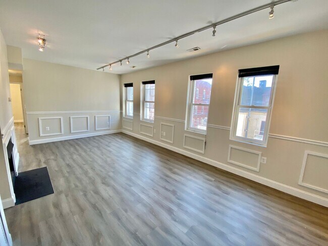 Foto del edificio - Large  Sunny Dupont Circle 2 bed 2 bath Ap...