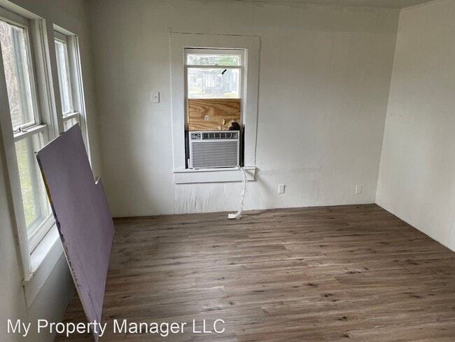 Building Photo - 1 br, 1 bath House - 108 Moore Street
