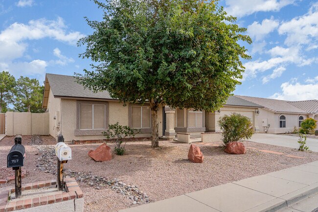 Building Photo - 665 N 81st Pl