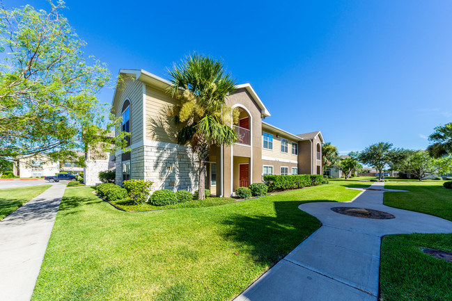 Foto del edificio - Pavilions at Northshore Apartment Homes