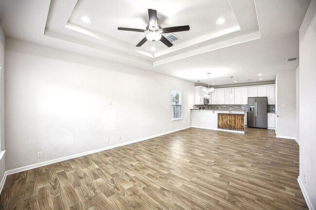 Foto del edificio - 156 Remington Rd