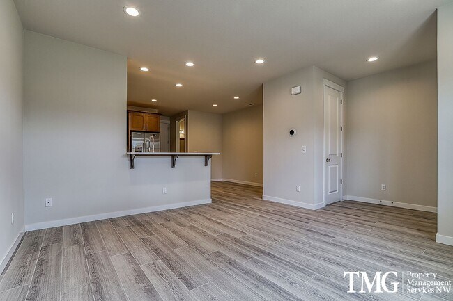 Building Photo - New Contemporary 3 Bed 2.5 Bath Style Home...