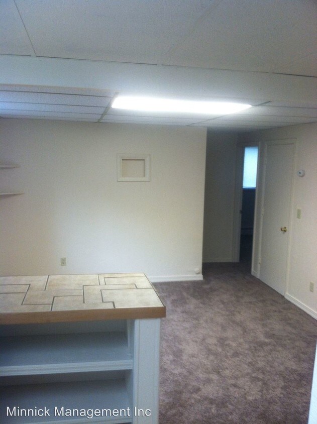 Building Photo - 515 S 11th Ave