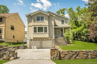 Building Photo - 696 Ridgeway