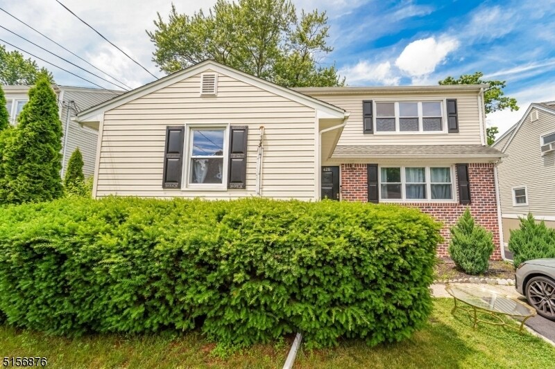 Primary Photo - 428 Midland Ave