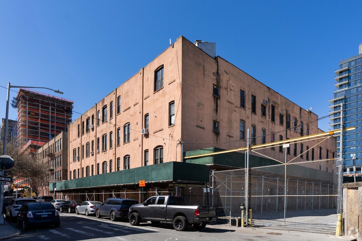 Primary Photo - 282 Nevins St